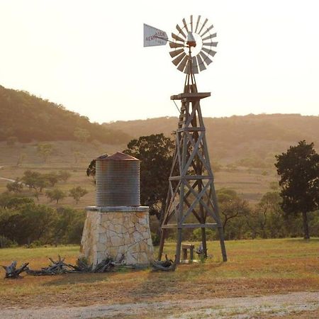 Last Outpost Bandera Ranch House מראה חיצוני תמונה