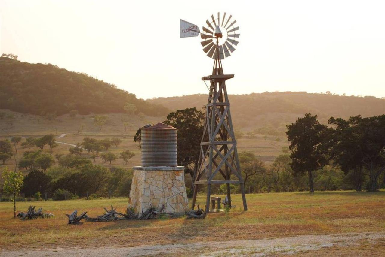 Last Outpost Bandera Ranch House מראה חיצוני תמונה