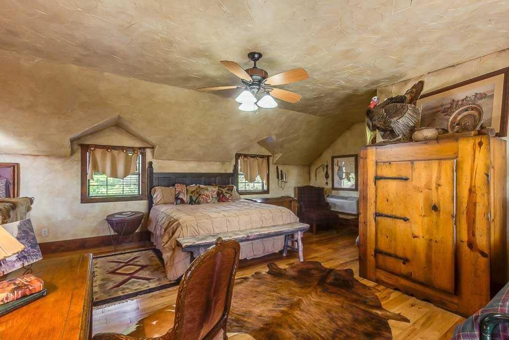 Last Outpost Bandera Ranch House מראה חיצוני תמונה