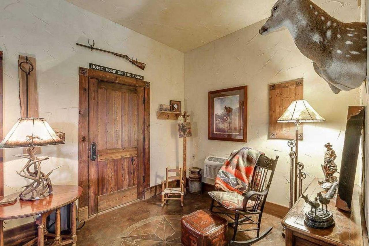 Last Outpost Bandera Ranch House מראה חיצוני תמונה