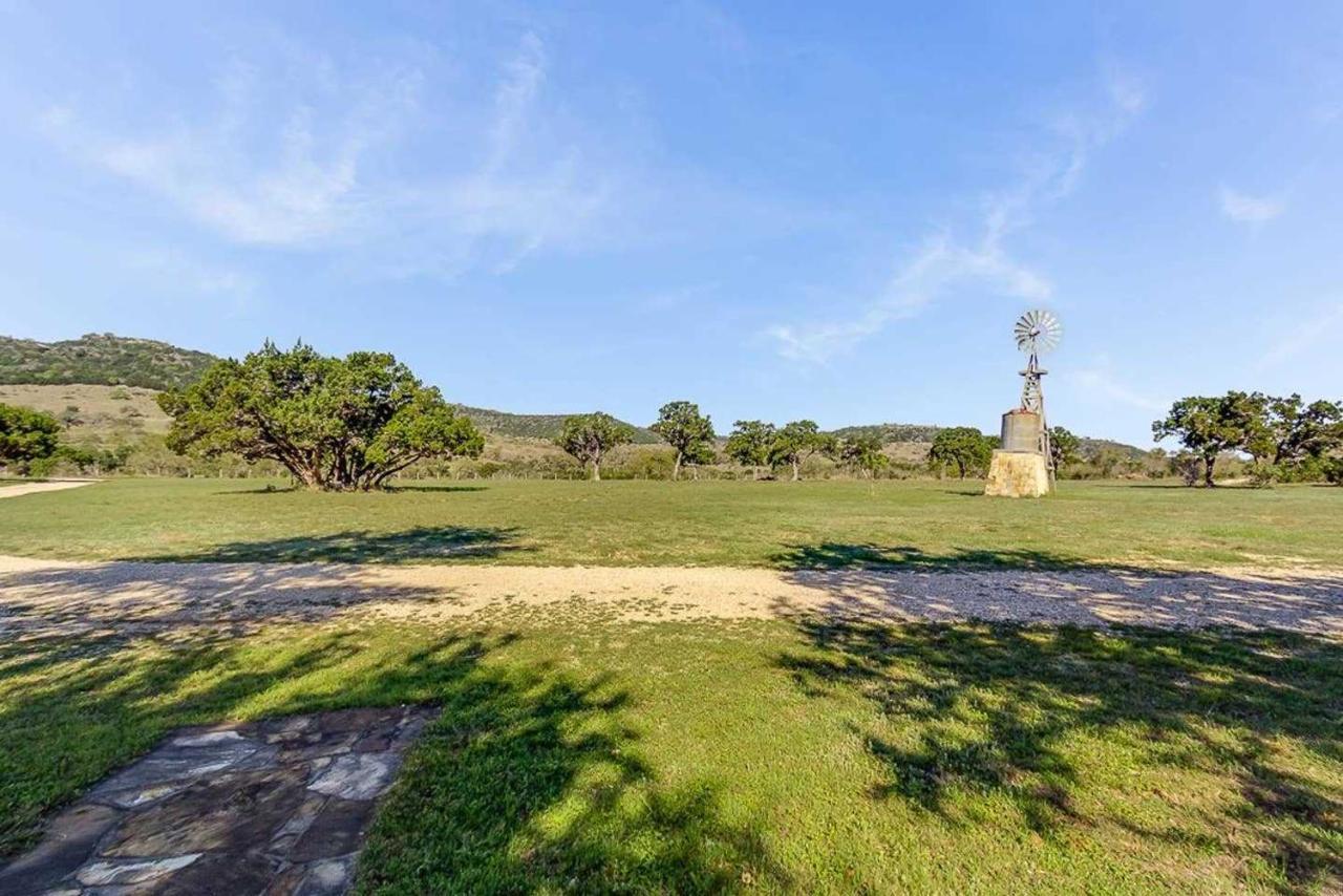 Last Outpost Bandera Ranch House מראה חיצוני תמונה